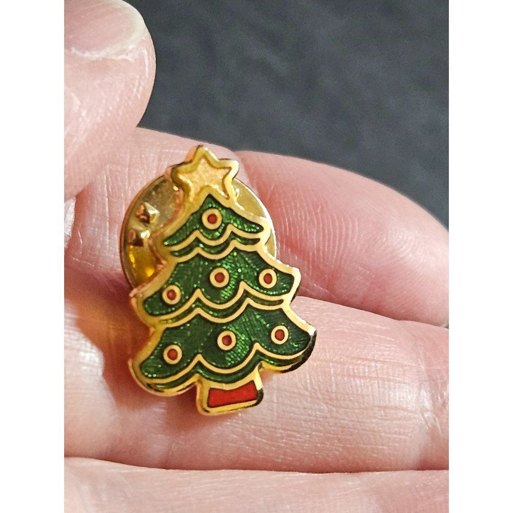 Gold tone vintage hallmark tree brooch